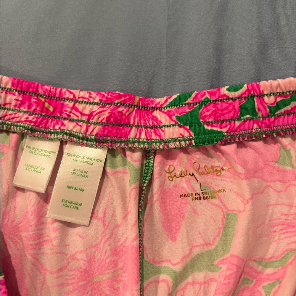 Lilly Pulitzer Pink and Green Floral Shorts size L - Picture 2 of 3